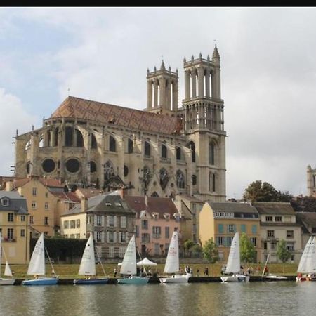 Verdun Mantes-la-Jolie Esterno foto