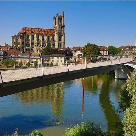Verdun Mantes-la-Jolie Esterno foto