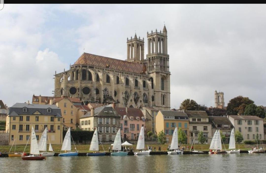 Verdun Mantes-la-Jolie Esterno foto